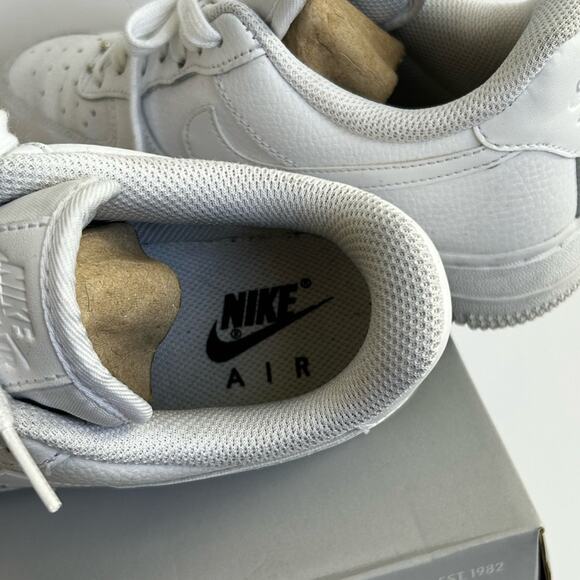 Nike Air Force 1 Low '07 SE in Pearl White - Picture 7 of 10